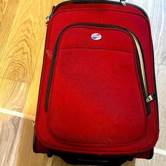 Red soft shell carry on bag with tons of pockets - Picture 1 of 5